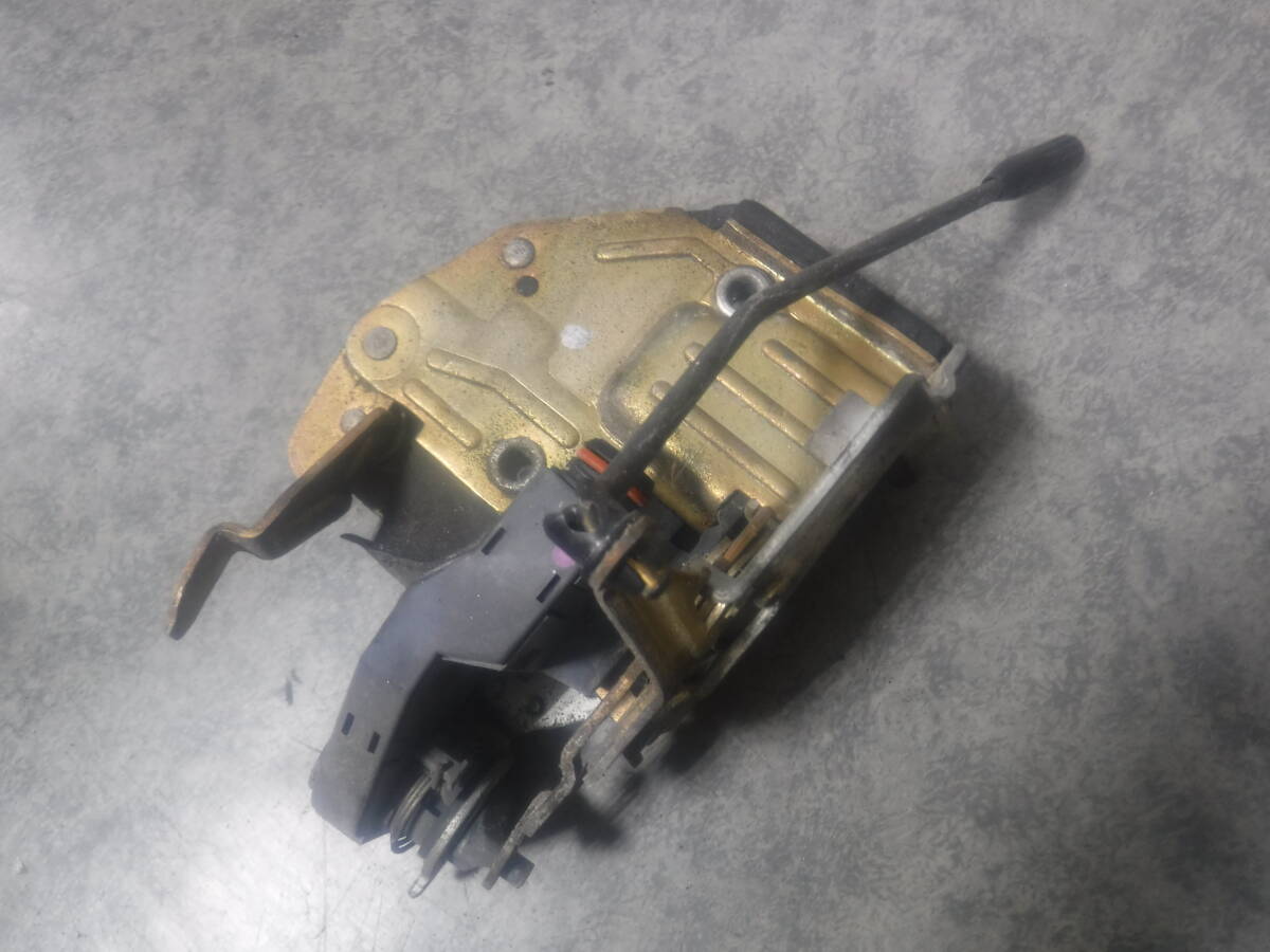 メルセデスベンツ ベンツEクラスW124左フロント300Eドアロック本体320Eドアロック助手席ドア施錠ロック解除フロントドアロック260E拍卖