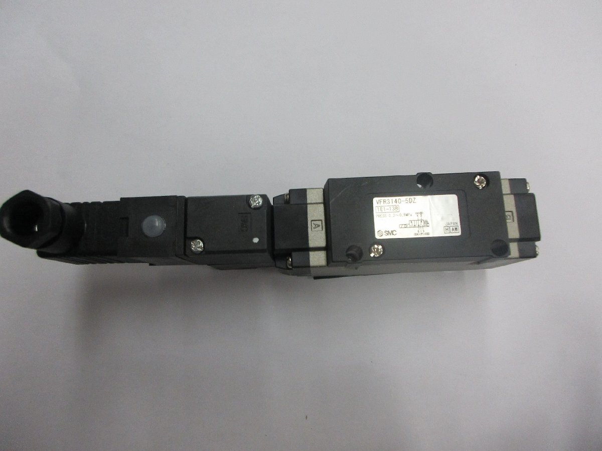 00646 SMC 5ポートパイロット形 弾性体シール ノンプラグインタイプ リード線個別取出し形 VFR3140-5DZ拍卖