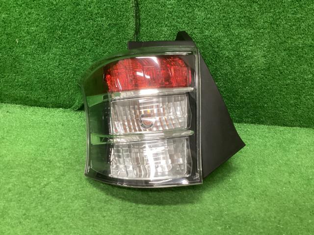 iQ DBA-KGJ10 左テールランプ 100G レザーパッケージ 070 81560-74030拍卖