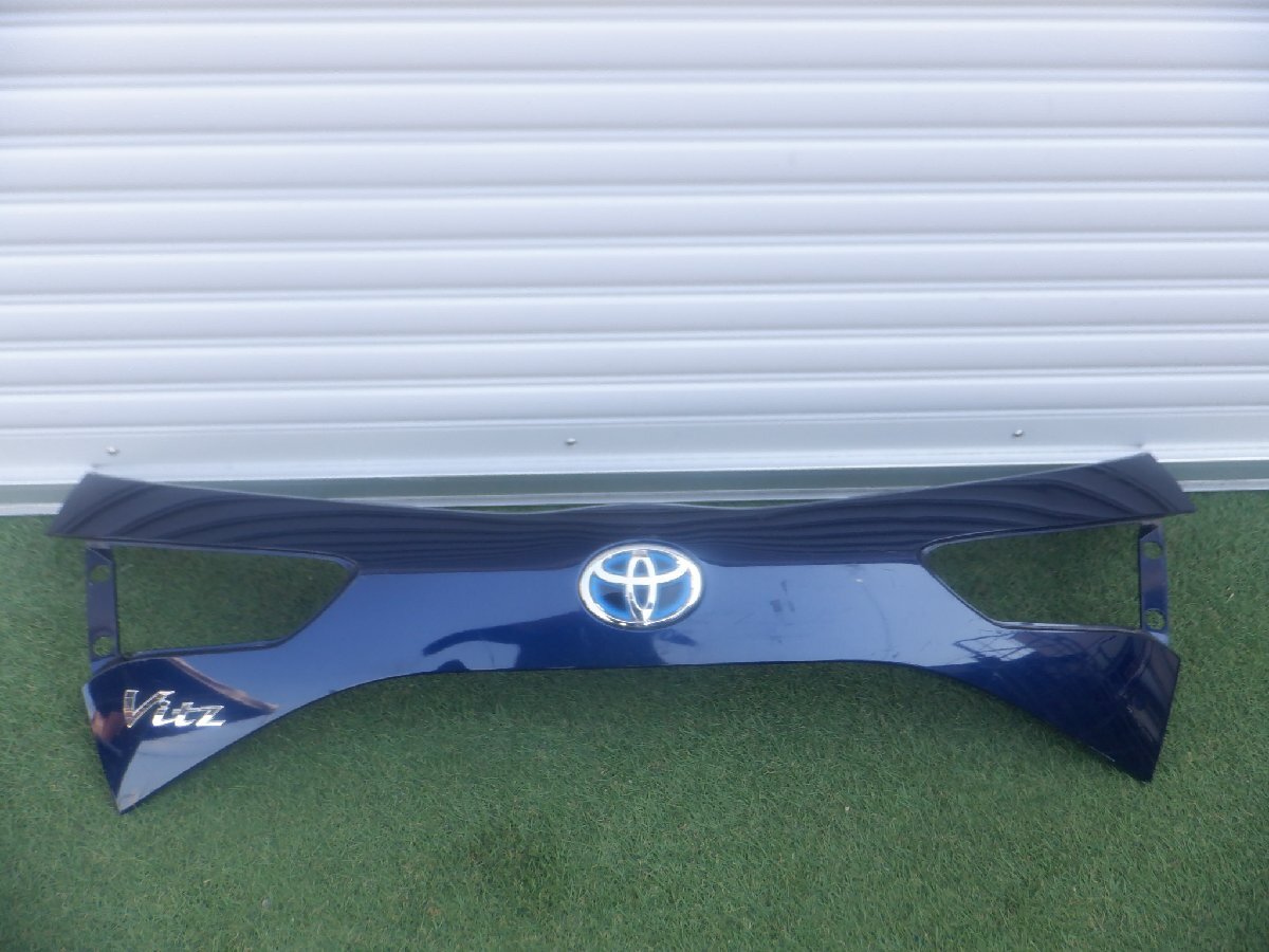 トヨタ純正 NSP130 NSP135 KSP130 NHP130 130 ヴィッツ 後期 バックドア ガーニッシュ リア ガーニッシュ 76801-52530 ブルー m-24-9-392拍卖