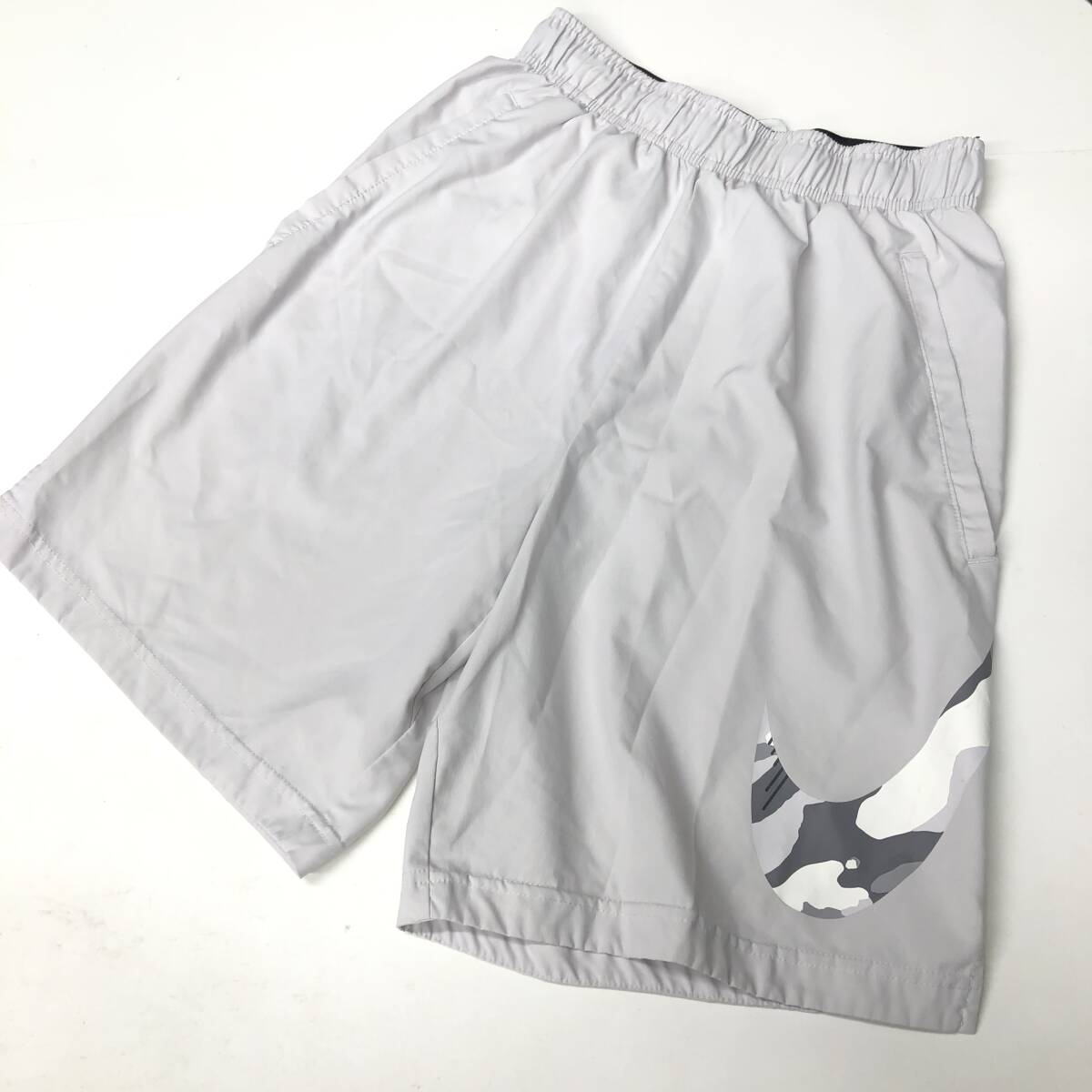 NIKE ナイキ ナイロンハーフパンツ オフホワイト Sサイズ AT3368 迷彩スウォッシュ拍卖