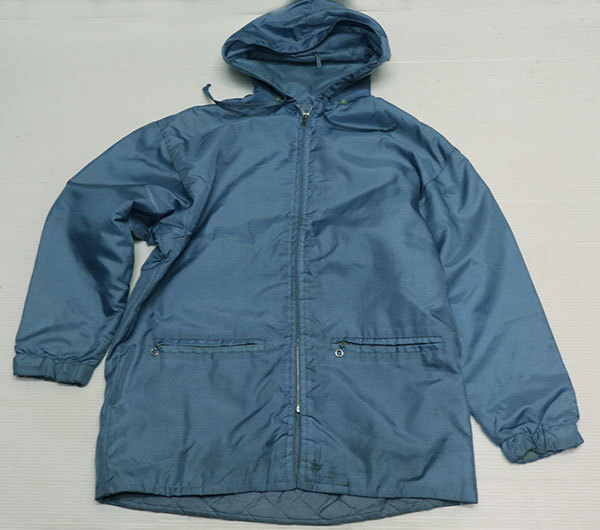 NJ42ナイロンジャケットUNKNOWNアメリカ古着アメリカ製マウンテンパーカー70’SビンテージXLビッグサイズ水色系LADYSアウトドア中綿入り拍卖