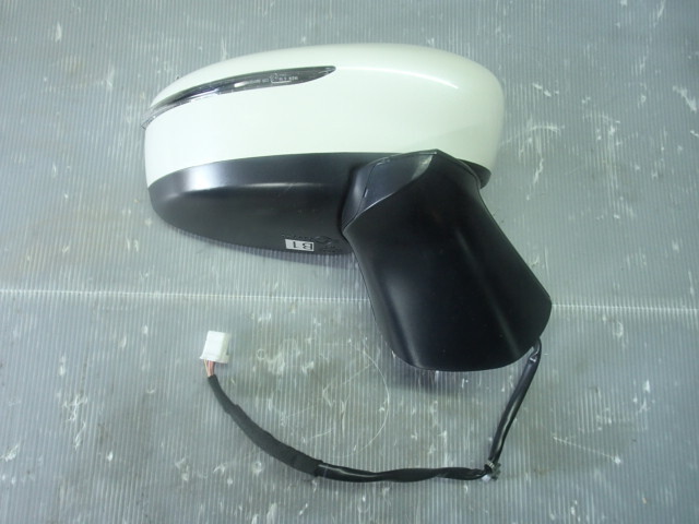 【2621】令和1年 ノート E12 QAB ホワイトパール 右ドアミラー 96301-5WJ1A 棚B2-2拍卖