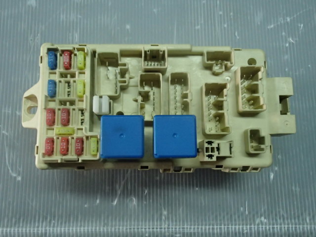 【2629】平成16年式 ミニキャブ U61V 3G83 フューズボックス 棚S5-1拍卖