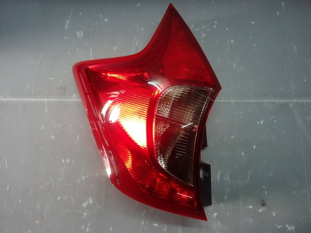 【2628】平成26年式 ノート E12 左テールランプ 26555-3VA5B イチコー D117 棚B0-4拍卖