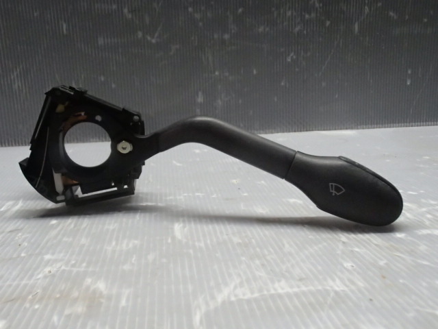 【2630】平成8年式 フォルクルワーゲンヴェント E-1HADY コンビネーションスイッチ ディマースイッチ ワイパースイッチ 棚A2-56拍卖