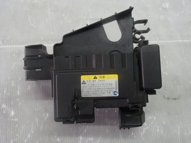 【2633】平成24年式 DBA-AACHY フォルクスワーゲンアップ CHY バッテリー ヒューズ ジャンクション 棚A2-61拍卖