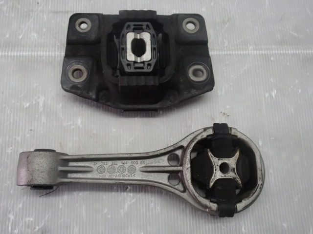 【2633】平成24年式 DBA-AACHY フォルクスワーゲンアップ エンジン型式CHY ミッションマウント 1S0 199 555 A 棚E3-2拍卖