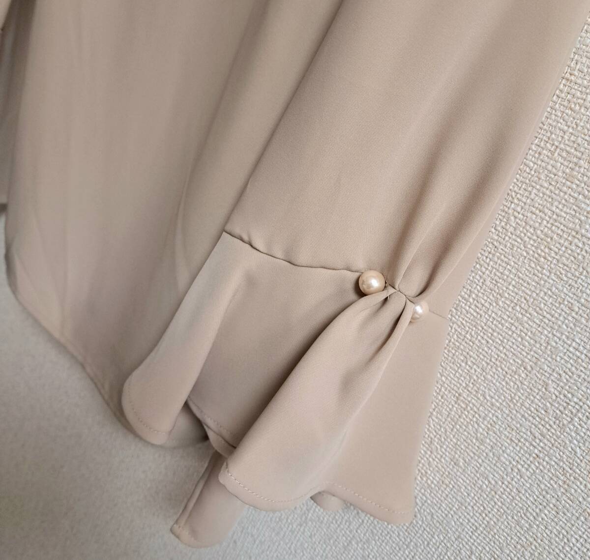 即決★定価12495円 新品 GALLERY VISCONTI ギャラリービスコンティ パール きれいめ ブラウス ベージュ 3  掲載 L拍卖