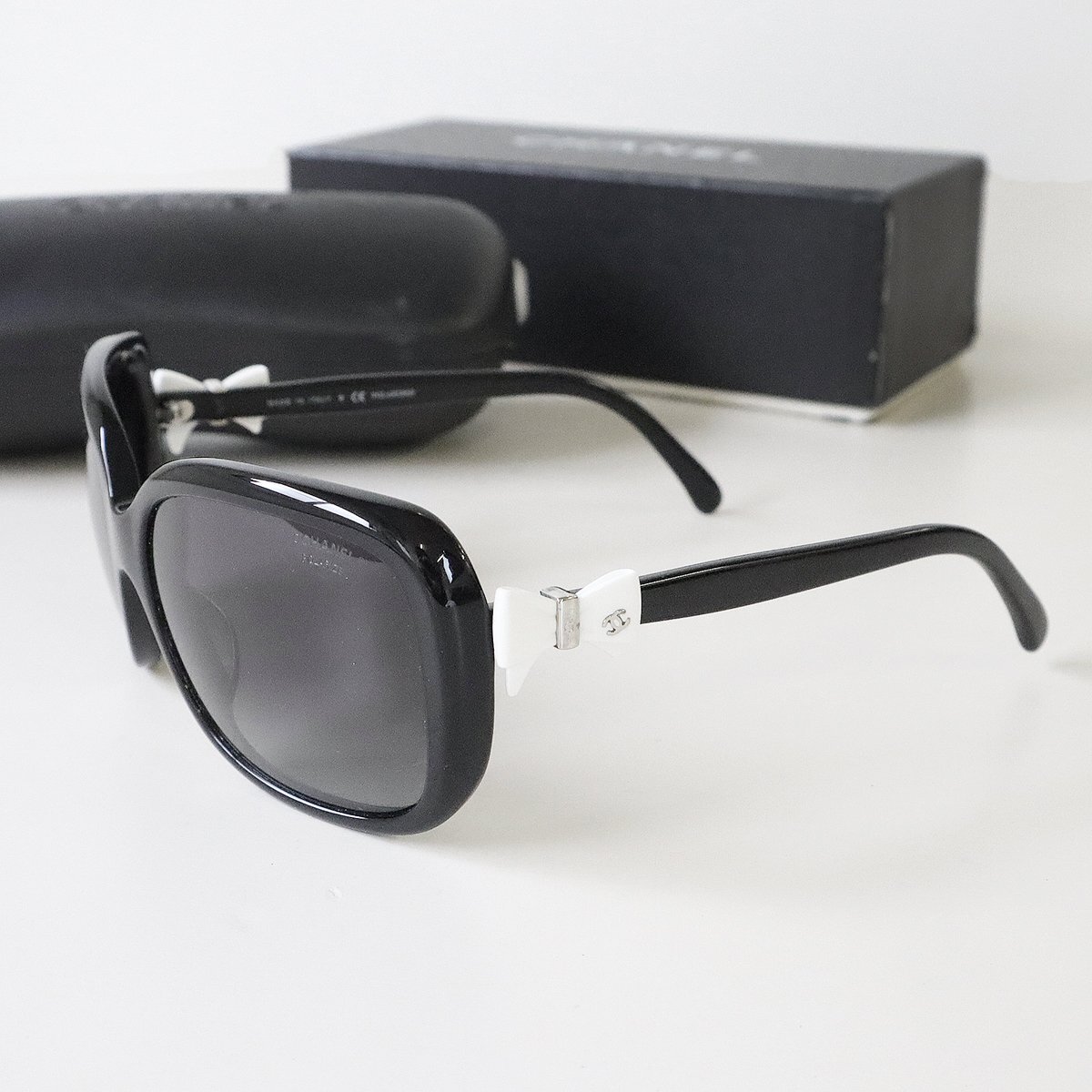 CHANEL ◆ CC ココマーク & リボン 装飾 サングラス 黒 5171-A C.501/S8 ( 60□17 135 ) ケース付 シャネル ◆C3拍卖