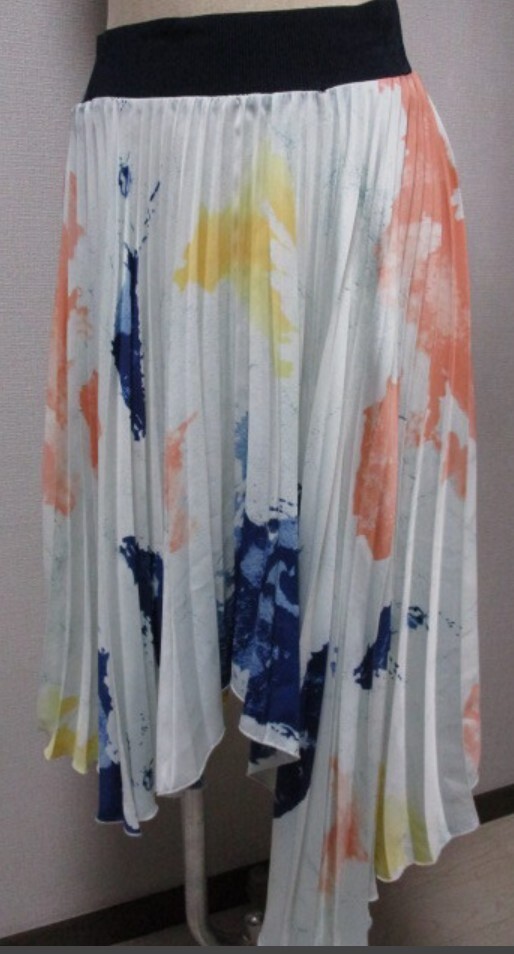 送料230円 新品同様 ZARA 水色 柄 プリーツ スカート拍卖