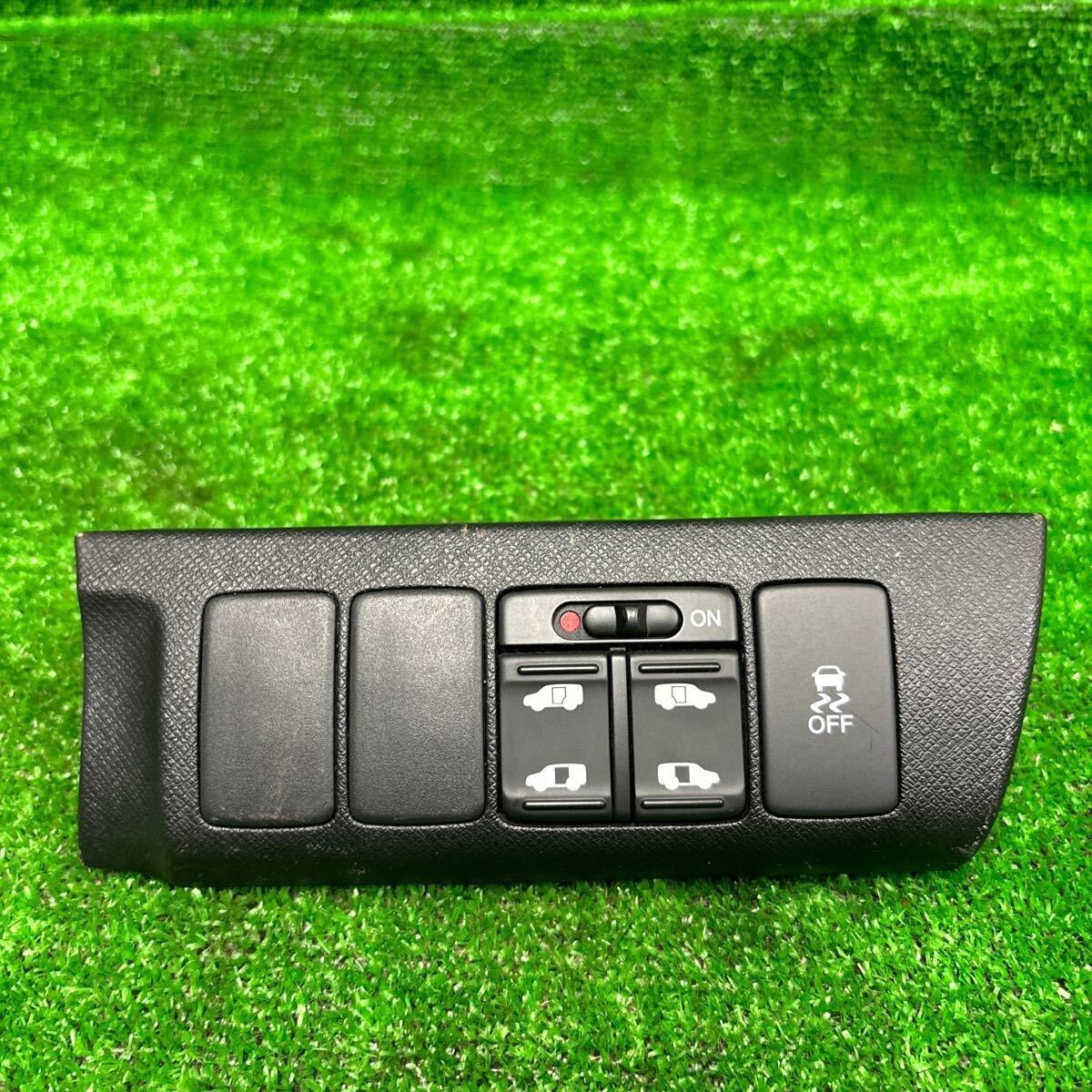 RK5ステップワゴン パワースライド スイッチ 12-2拍卖