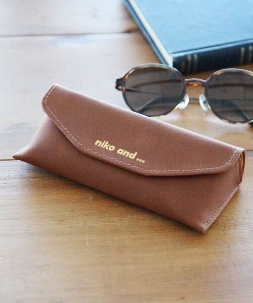 現行販売品 niko and... ニコアンド 眼鏡ケース オリジナルニコロゴ メガネケース ブラウン めがねケース拍卖