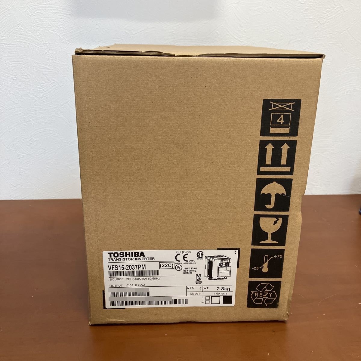 東芝 多機能・小形インバータ VFS15-2037PM ②拍卖