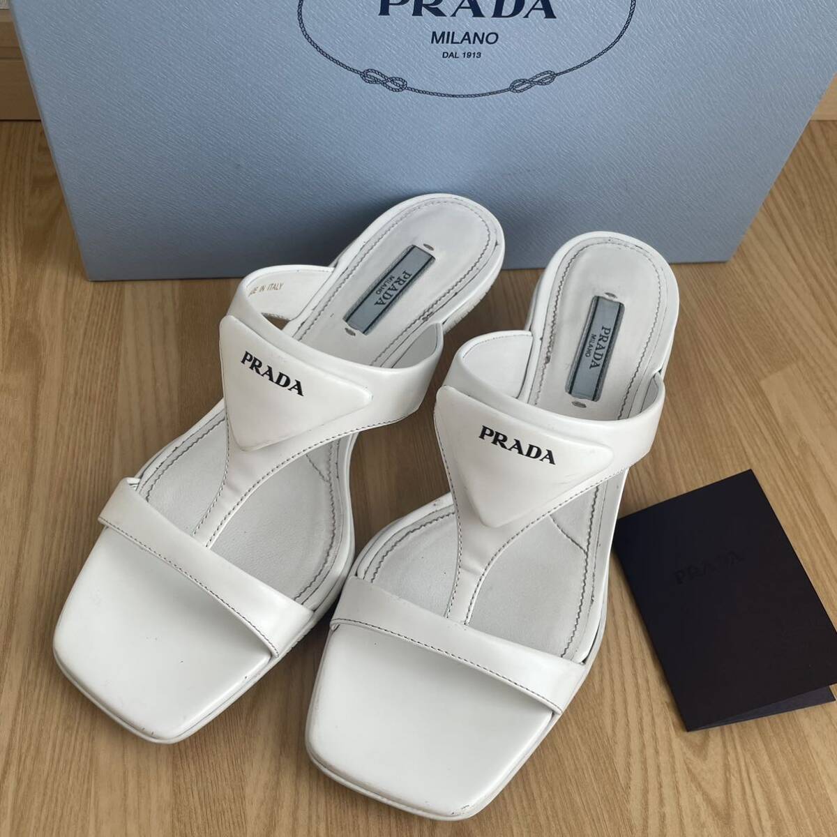 美品 PRADA プラダ トライアングルロゴ サンダル ミュール 37 24㎝ 白拍卖