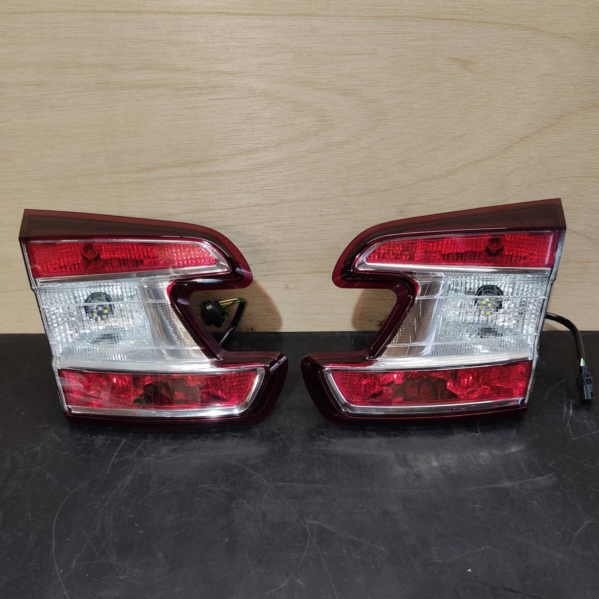 Y3511-24I8 メガーヌエステート テールランプ左右(リアドア) H25(2013)年12月 EAG パールホワイト 作動確認済 【当日発送】拍卖