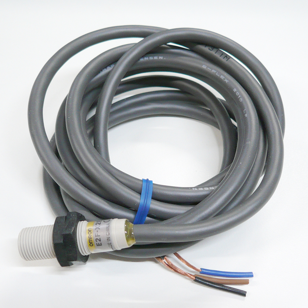 【新品・未使用】オムロン OMRON E2F-X2E1 樹脂ケースタイプ近接センサ 2m A-002拍卖