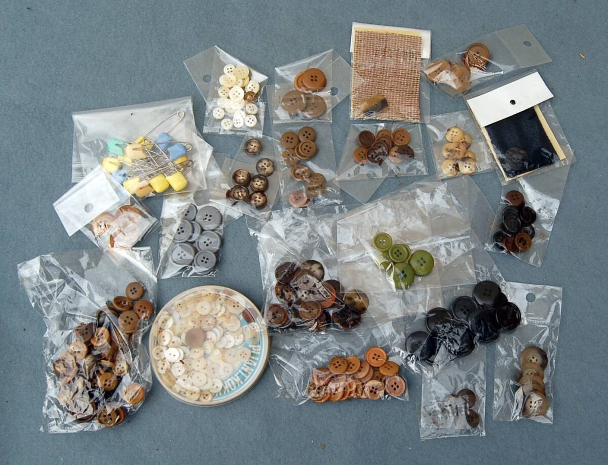 ボタン 昭和品 大量:まとめて 貝ボタン コート セーター用など 様々大量拍卖