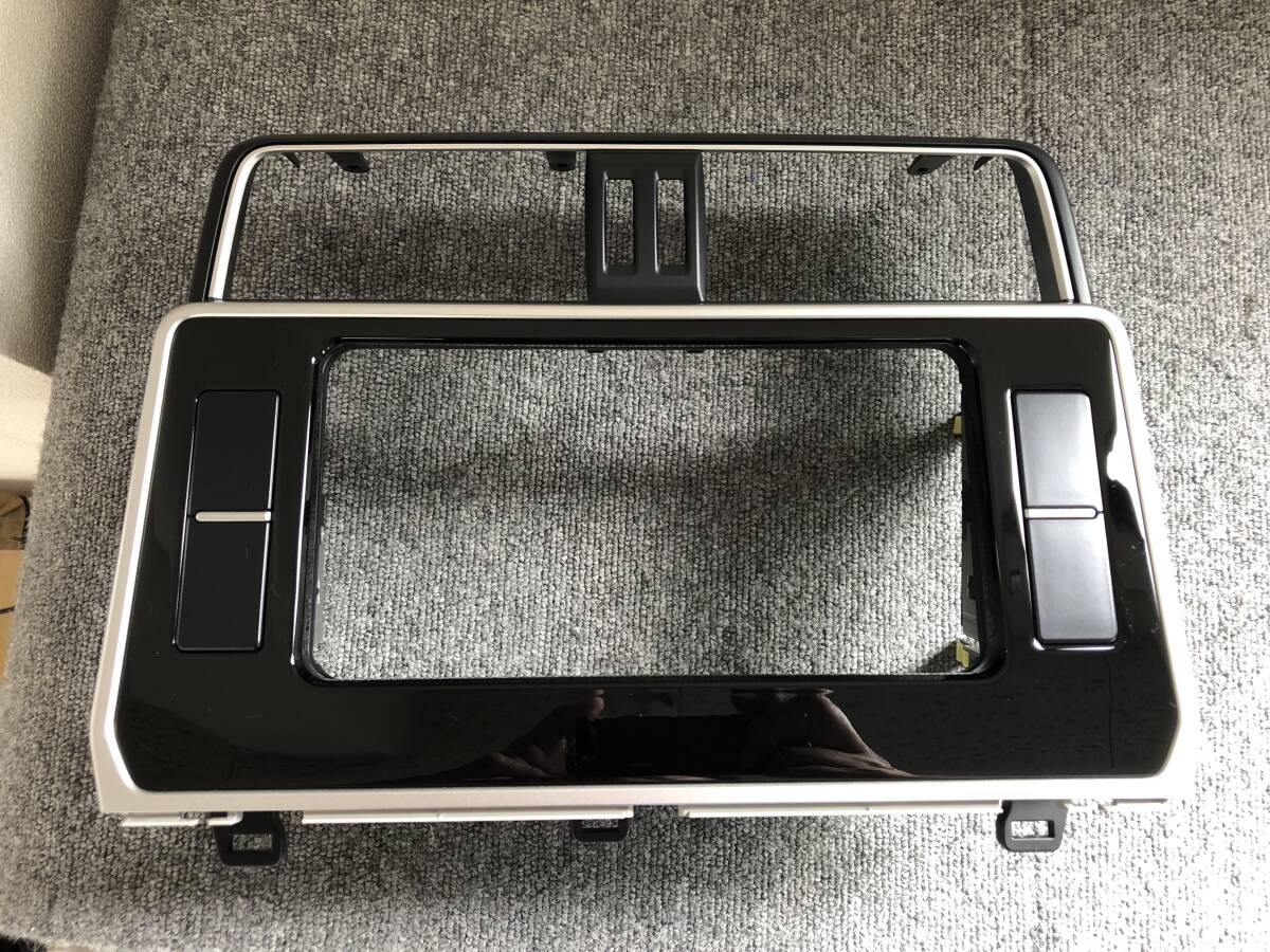 □□2409-Z20 即決!新車外し★トヨタ 純正 TRJ150W ランドクルーザープラド 後期 オーディオパネル センターパネル ワイド 55420-60160拍卖