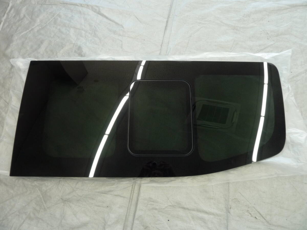 ●●2409-121LL E26 キャラバン NV350 純正 プライバシー 右 スライドドアガラス 小窓付 43R-011022 新品未使用品!拍卖