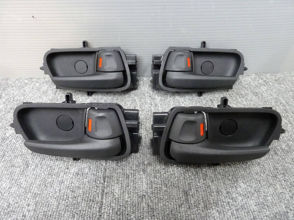 ●●2409-136L レターパックプラス対応! 10/15系 ヤロスクロス 純正 インナードアハンドル 1台分 新車外し 美品!拍卖
