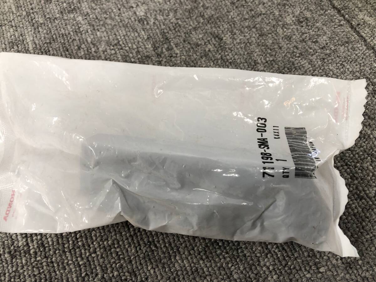 □□2409-Z164 未使用品!ホンダ 純正部品 RN6 RN7 RN8 RN9 ストリーム フロントバンパーサイド リテーナー LH 左 品番71198-SMA-003拍卖