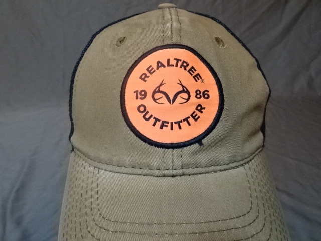 激レア USA購入 アメリカ企業モノ ハンティング アウトドア系ブランド【 REALTREE OUTFITTER】ロゴ刺繍ワッペン付 メッシュキャップ 中古品拍卖