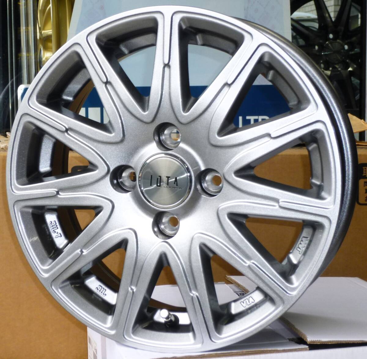 税込! P130系 ヴィッツ、NHP130系 ヴィッツ ハイブリッド用ホイール 「ティラード イオタ」 SH 新品1台分 KSP130/NCP131/NSP130/NSP135拍卖