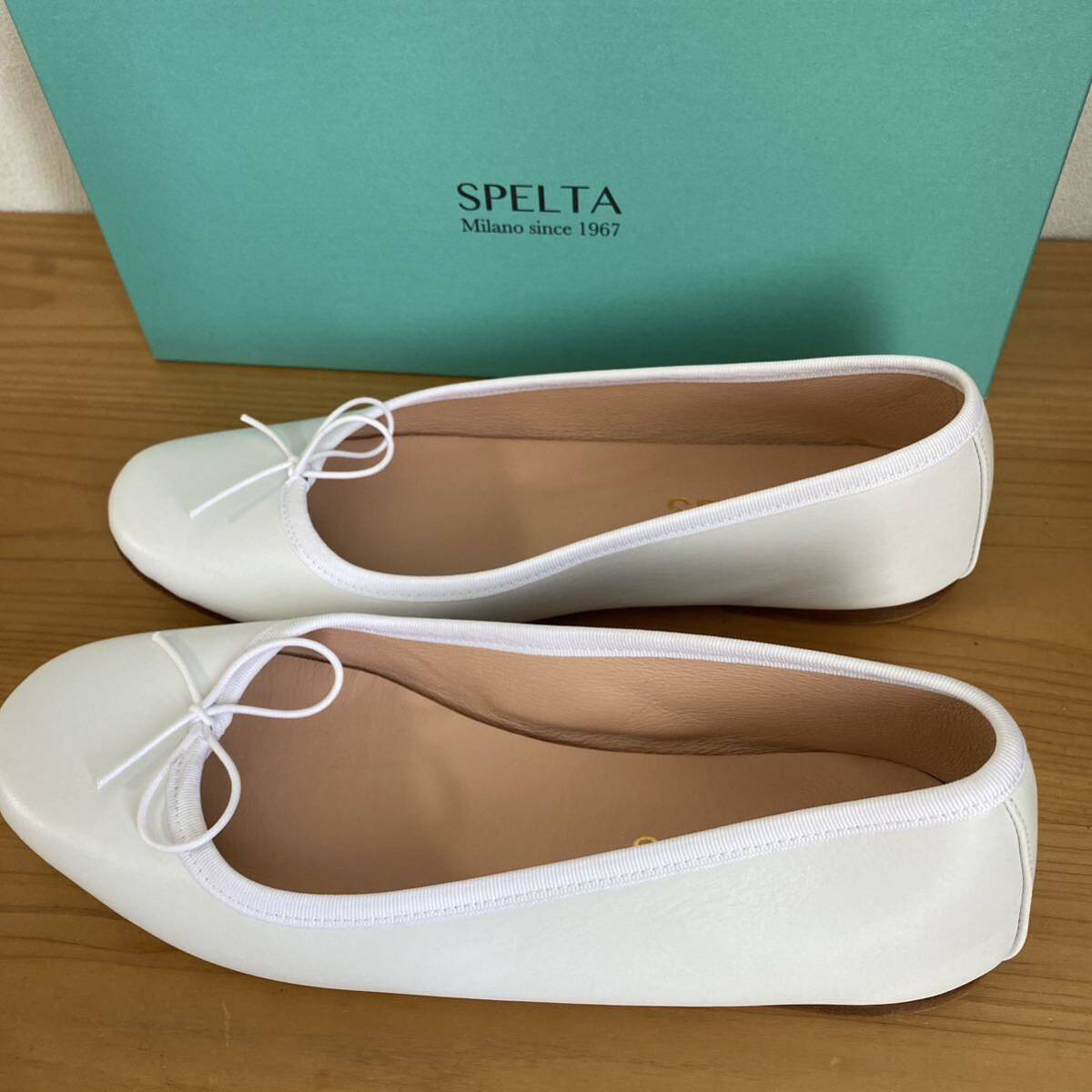 新品 スペルタ SPELTA パンプス バレエシューズ フラットシューズ スピックアンドスパン購入 23cm ホワイト 白 37 レディース拍卖