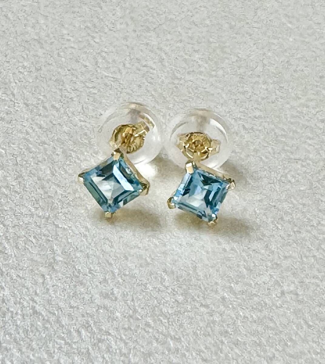 K18ピアス ブルートパーズ3.5mm角K18シリコンキャッチ付き!拍卖