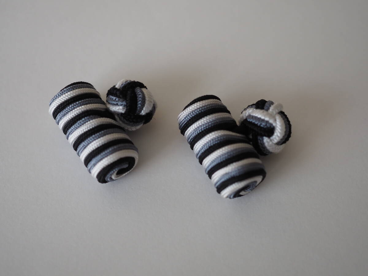 【カフス】3色ループ 黒/グレー/ホワイト ゴムカフス Black/Gray/White Cufflinks拍卖