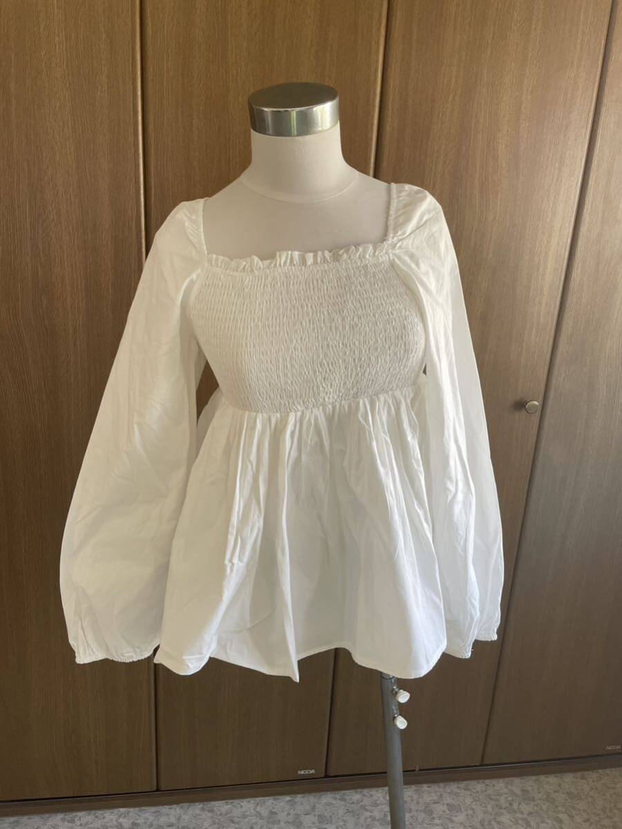 新品未使用COCAスクエアネック フレアブラウス シャーリング パフスリーブ 無地 長袖 M 白拍卖