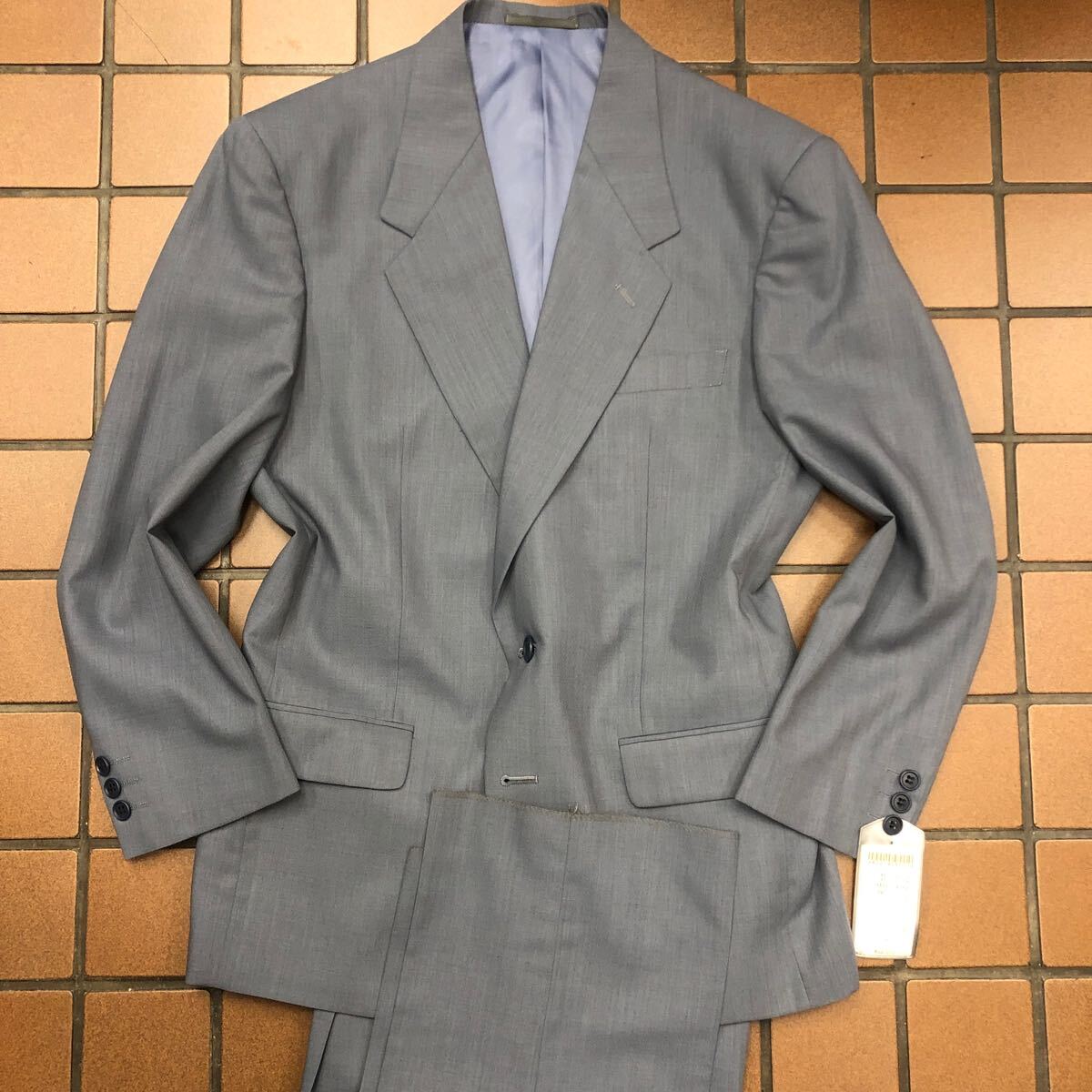 新品☆定価5.3万円【サイズA4 S☆ヴィンテージ】2Bシングルスーツ メンズスーツ ブルーグレー 背抜き ノーベンツ 2タック セットアップ拍卖