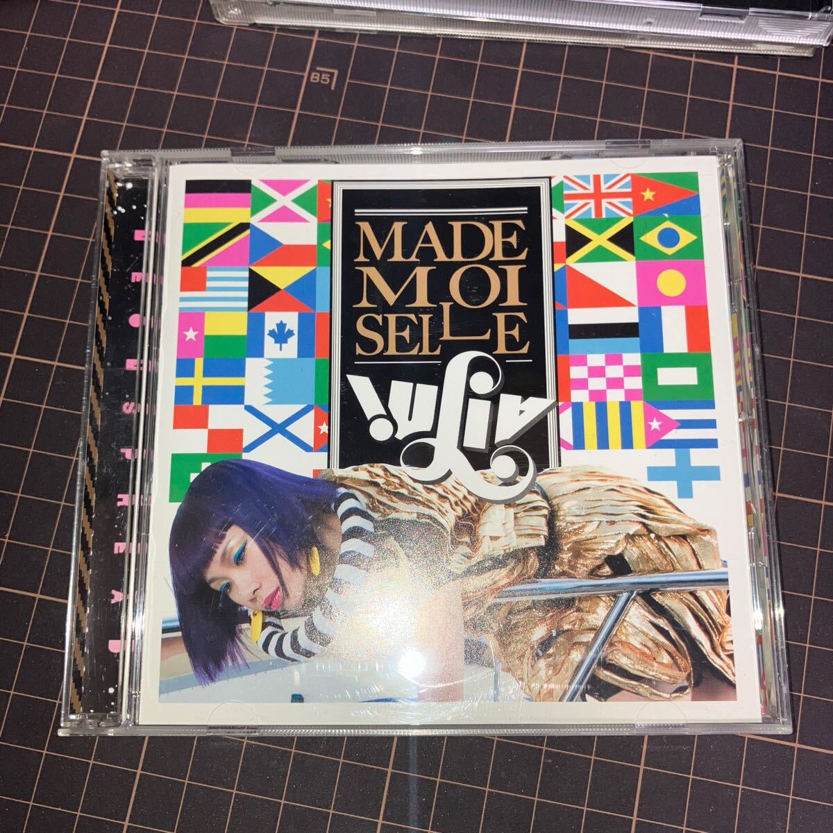 MADEMOISELLE YULIA / NEONSPREAD拍卖