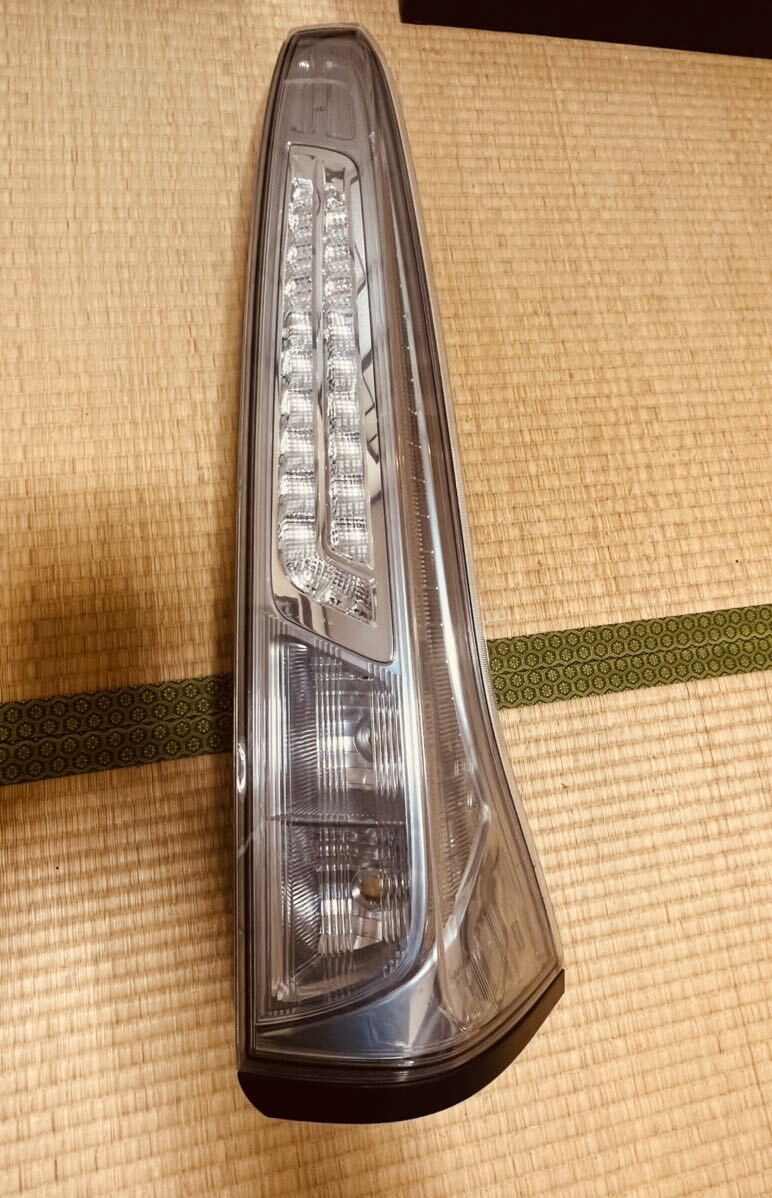 日産 SERENA HC26/HFC26 右テール 純正 KOITO 220-23438 セレナ/ハイブリッド C26拍卖