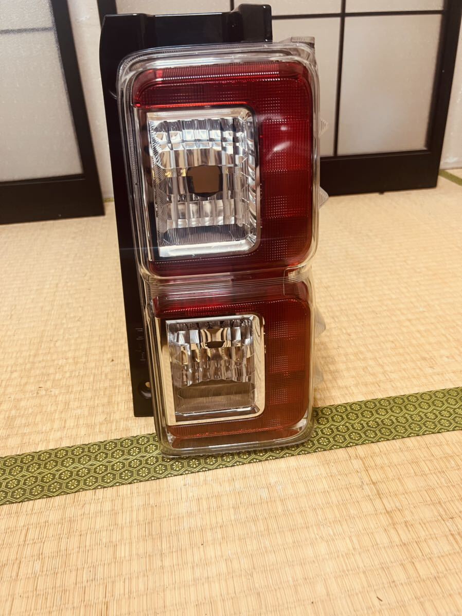 ダイハツ ウェイク LA700S テールライト 右 TOKAIDENSO 20518R LA700S 右テールランプ拍卖