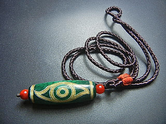 ★西蔵至純天珠★XT9357 緑砂龍紋 鳳眼 特上級 40mmネックレス周長さ約66cm 入手難拍卖