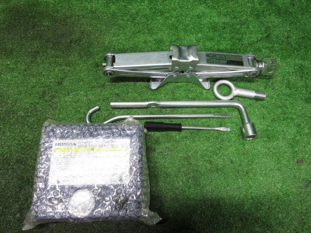 【A64050】◇フィット GP1 車載工具 ジャッキ コンプレッサー拍卖