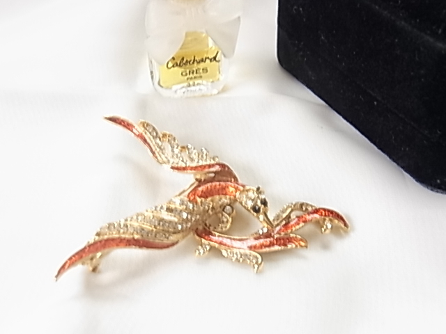 煌めくラインストーン ビジュー 鳥のモチーフ バード bird 高級感 羽ばたく鳥 ブローチ◇拍卖