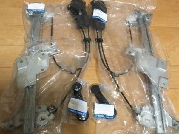 新品 純正品 MAZDA マツダ ウインドウレギュレター 手回し式 エスカッション ハンドル付き 左右セット ロードスター NA6C NA8C拍卖