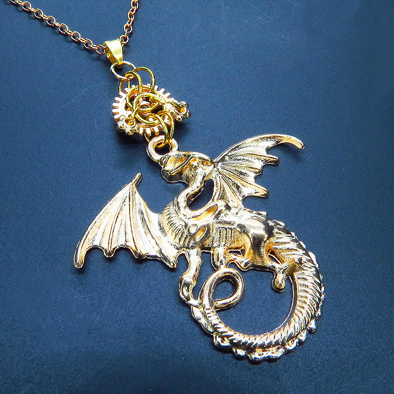 マットゴールド 翼を広げるドラゴンと歯車のネックレス ゴシック メンズ レディース拍卖