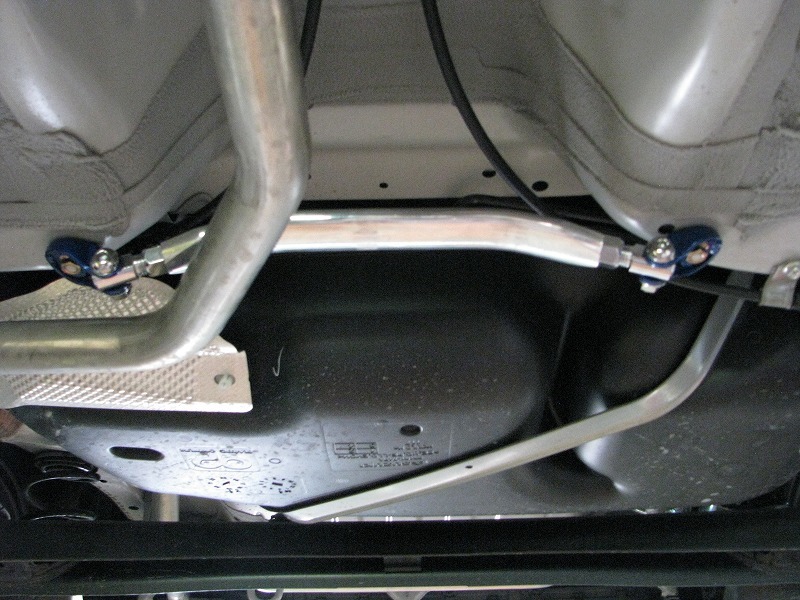 スペーシア カスタム含む(MK53系で2WD専用)センターモノコックバー SZ0860-MOM-00(新品、税込み価格)拍卖