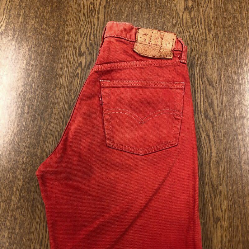 【FB219】日本製 Levi's W28 L34 カラーパンツ レッド 赤色 ブランド古着 リーバイス 送料無料拍卖