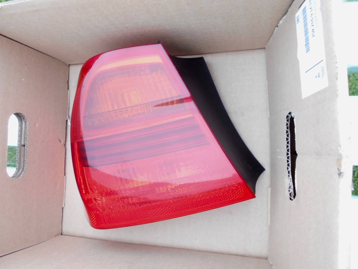 BMW E90 3シリーズ 純正 左 テールランプ テール 63216937457 テールライト ■ ■ 7090303拍卖