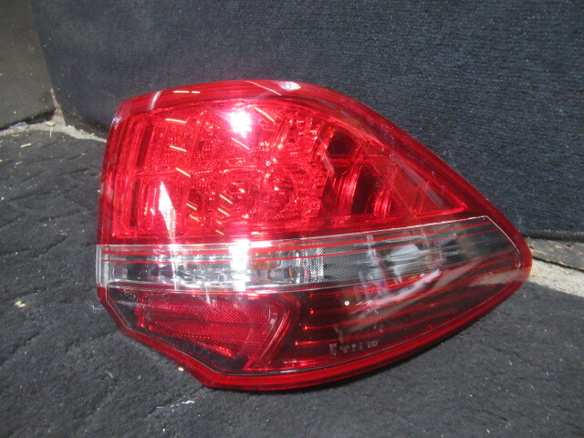 ★⑩R6 64050 GRS202 クラウン 純正右テール イチコ30-346 ロイヤルサルーン 修理やストック等拍卖