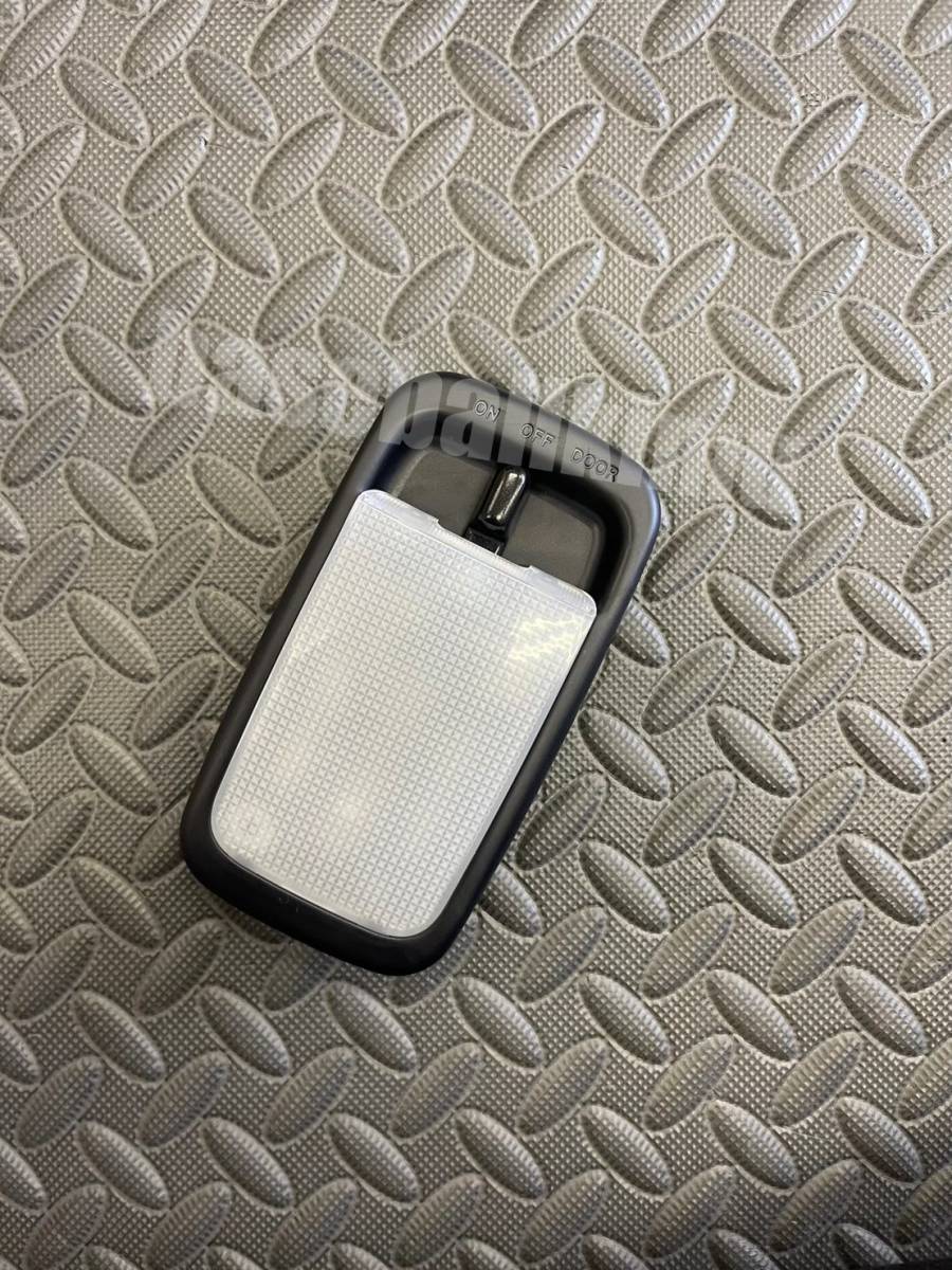 【新品】トヨタ純正品 200系 ハイエース ダークプライム2 リヤルーフランプ ルームランプ ASSY拍卖