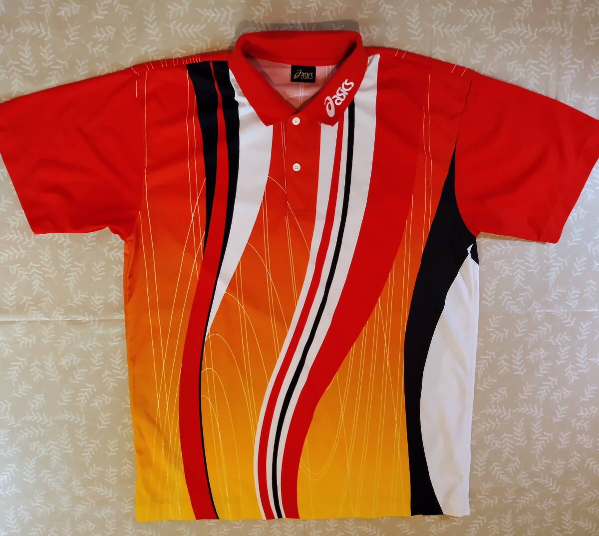 美品! アシックス ASICS 半袖シャツ サイズO レッド/オレンジ/ホワイト 日本製 ストレッチ 速乾薄手生地拍卖