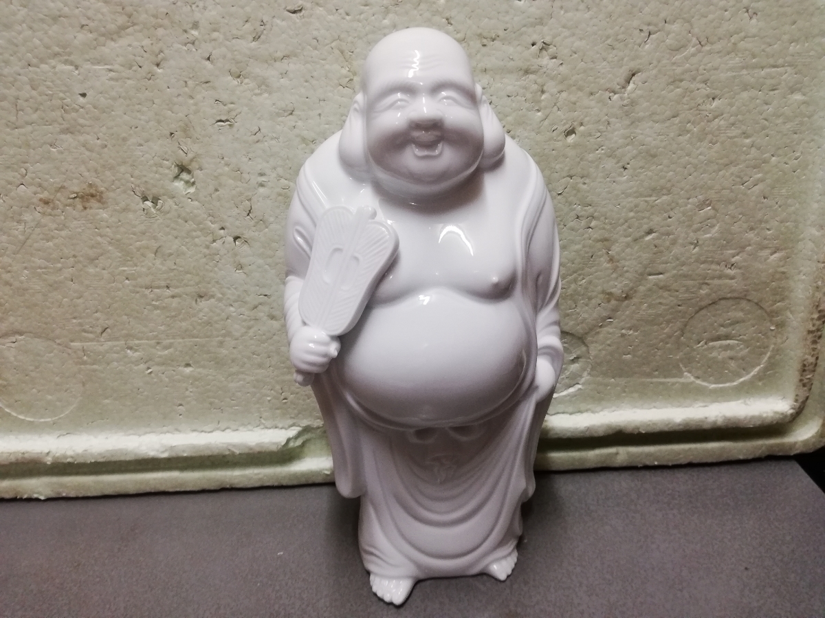買い取り品 鍋島焼 布袋さま 白磁 古い 作家物 同梱包可能 高さ13㎝ 拍卖