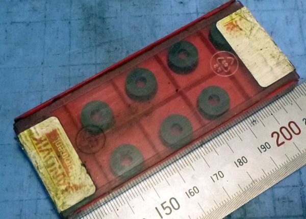 FB864 チップ SANDVIK SRCMX120400 4035 P35 M25 K20 未開封拍卖