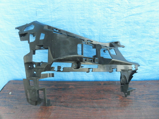 AF847 ベンツ W213 Eクラス フロントバンパーブラケット 右拍卖